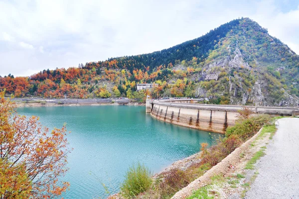 manzara Plastiras Gölü Kardiça Thessaly Yunanistan - ünlü kış yerler