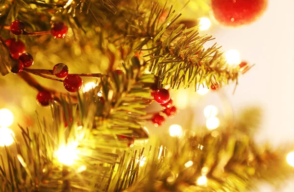 Nacht Kerstboom Met Decoratieve Ornamenten Gouden Lichten — Stockfoto