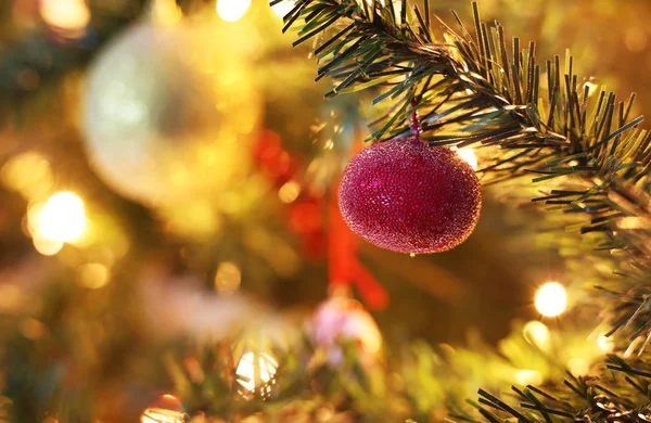 Decoratieve Kerstversiering Kerstboom Nacht Thuis Scène — Stockfoto