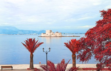 Nafplio kenti Argolis Yunanistan 'ın kızılötesi manzarası