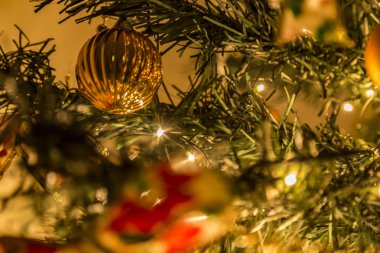 Noel ağacı süslemesi kapat