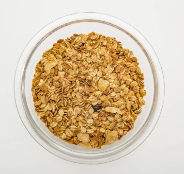 Granola tahıl üzerinde beyaz backgroung izole