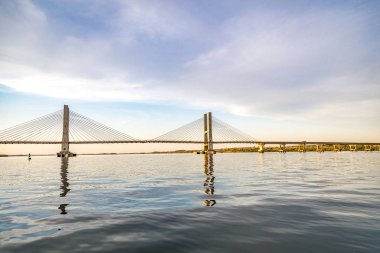 Parana Nehri, Brezilya Askılı köprüden. Sınır Sao Pau