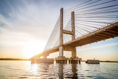 Parana Nehri, Brezilya Askılı köprüden. Sınır Sao Pau