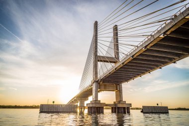 Parana Nehri, Brezilya Askılı köprüden. Sınır Sao Pau