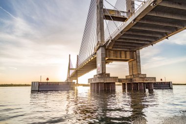 Parana Nehri, Brezilya Askılı köprüden. Sınır Sao Pau