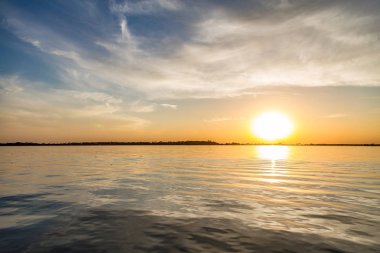 Parana Nehri, Brezilya. Sınır Sao Paulo ve Mato Grosso do sul