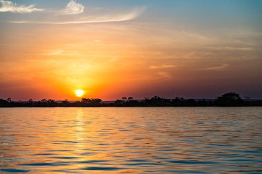 Parana Nehri, Brezilya. Sınır Sao Paulo ve Mato Grosso do sul