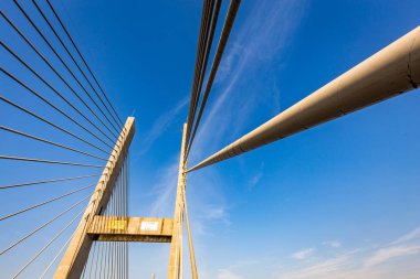 Parana Nehri, Brezilya Askılı köprüden. Sınır Sao Pau