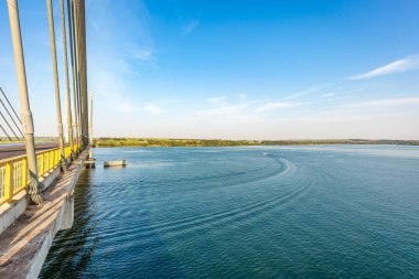Parana Nehri, Brezilya Askılı köprüden. Sınır Sao Pau