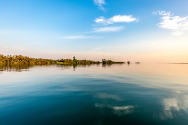 Parana Nehri, Brezilya. Sınır Sao Paulo ve Mato Grosso do sul