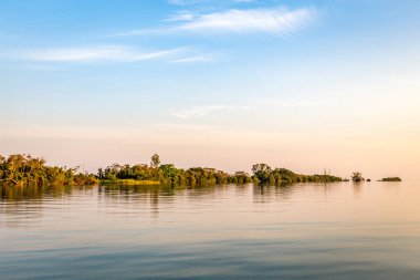 Parana Nehri, Brezilya. Sınır Sao Paulo ve Mato Grosso do sul