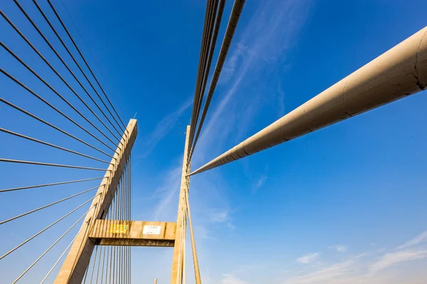 Schrägseilbrücke über den Parana Fluss, Brasilien. Grenze von sao pau — Stockfoto