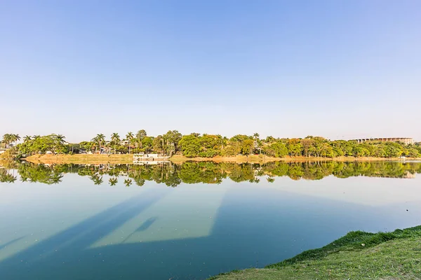 ベロオリゾンテ ミナスジェ ライス州 ブラジル 美しい晴れた日と Blus Pampulha 湖の景色 — ストック写真