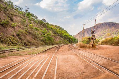 Dağlar geçiş Railtrack. Minas Gerais, Brezilya. 