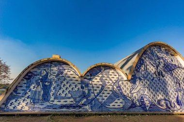 Belo Horizonte, Brezilya - 14, Ekim, 2017: Bir dış görünümü Assis, Saint Francis Kilisesi. Oscar Niemeyer, Aka Pampulha Kilisesi, Minas Gerais, Brezilya tarafından tasarlanan.