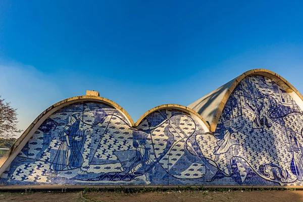 Belo Horizonte, Brezilya - 14, Ekim, 2017: Bir dış görünümü Assis, Saint Francis Kilisesi. Oscar Niemeyer, Aka Pampulha Kilisesi, Minas Gerais, Brezilya tarafından tasarlanan.