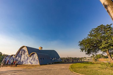 Belo Horizonte, Brezilya - 14, Ekim, 2017: Bir dış görünümü Assis, Saint Francis Kilisesi. Oscar Niemeyer, Aka Pampulha Kilisesi, Minas Gerais, Brezilya tarafından tasarlanan.