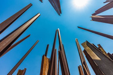 Brumadinho, Brezilya - 15 Ekim 2017: Işın damla Chris Burden Inhotim Enstitüsü, Minas Gerais tarafından