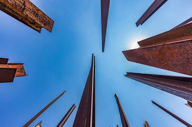 Brumadinho, Brezilya - 15 Ekim 2017: Işın damla Chris Burden Inhotim Enstitüsü, Minas Gerais tarafından