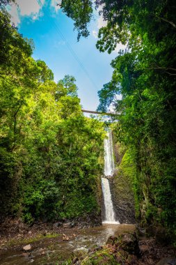 Cassorova şelalesinin manzarası. Brotas Şehri, Sao Paulo - Brezilya
