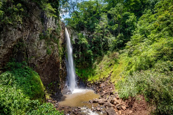 Quatis vodopád u Ecopark Cassorova. Brotas City, Sao Paulo — Stock fotografie