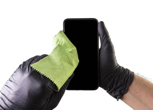 用手用黑色手套清洁智能手机 防止住户清洁病虫害 — 图库照片