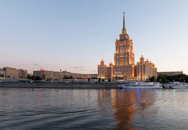 Moskwa, Rosja - 16 sierpnia 2013. Ukraina hotel. Moskwa — Zdjęcie stockowe