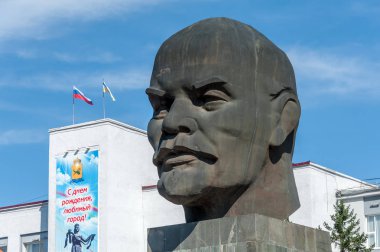 Buryatia. Ulan Ude, şehir. Rusya üzerinde 06 Eylül 2015. Lenin Ulan-Ude Sovetskaya Meydanı'nda bir anıt.