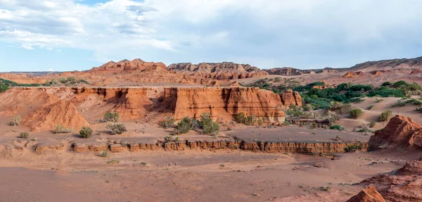 Moğolistan. Gobi Çölü. Doğal sınır Hermen Tsav. Panorama.