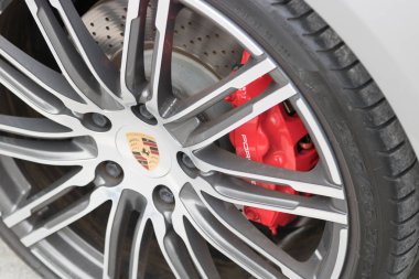 Dubai - Şubat 2017 yaklaşık: ünlü Porsche spor araba sembolü, ma