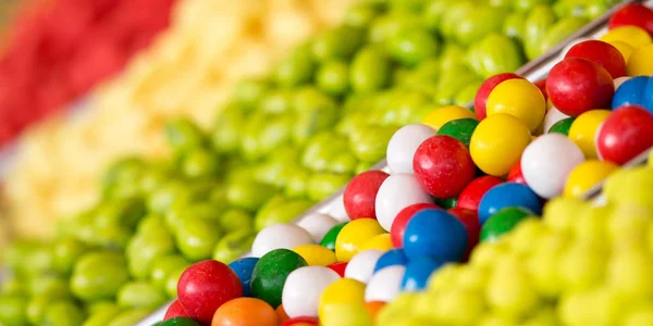 Bonbons mélangés vibrants et multicolores — Photo