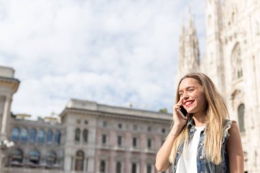 Güzel sarışın turist