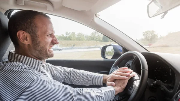 Driver nervoso e arrabbiato, concetti di trasporto e stile di vita — Foto Stock