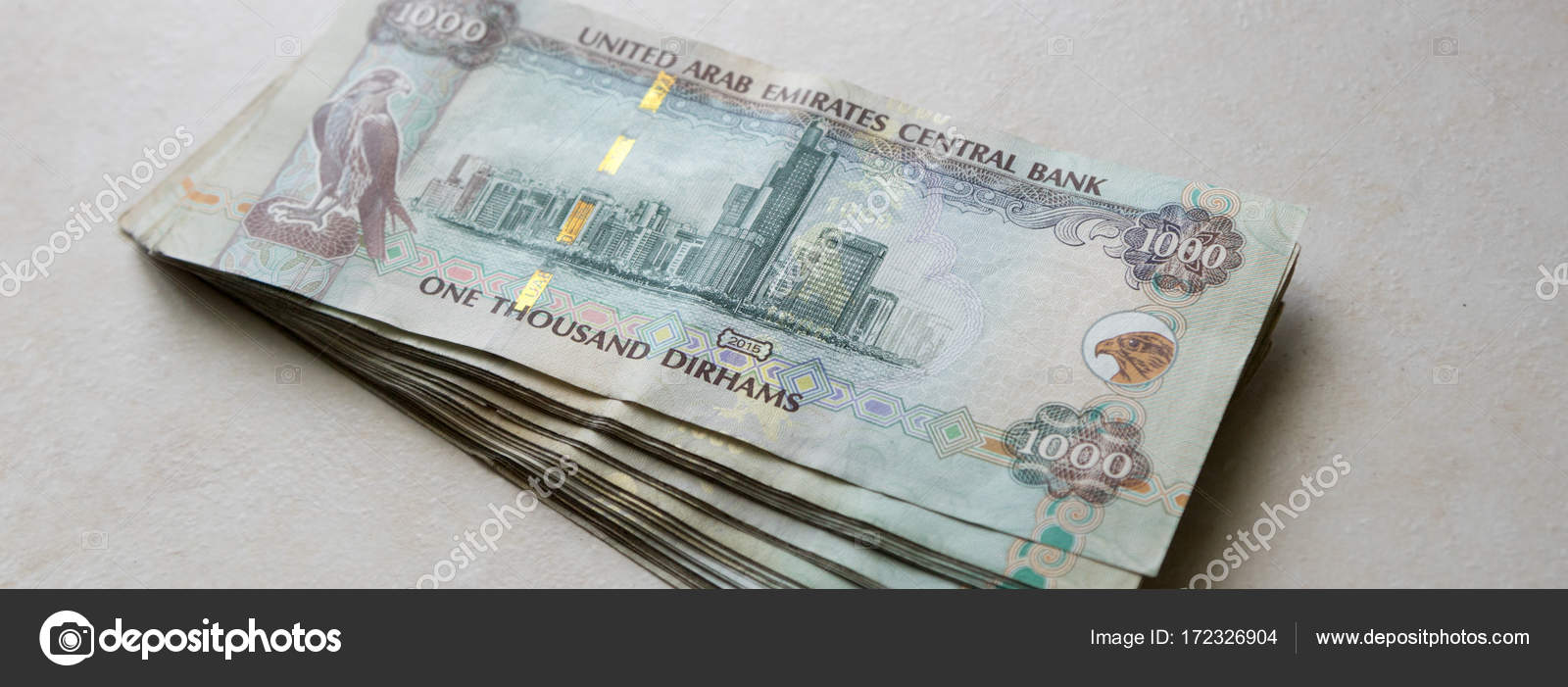 阿联酋1000迪拉姆钞票孤立——图库图片© tostphoto #172326904