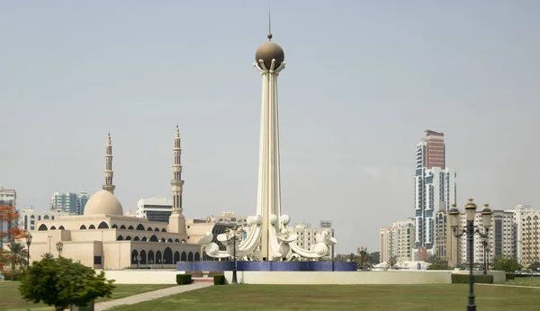 Mezquita Kind Faisal en el centro de Sharjah, Emiratos Árabes Unidos — Foto de Stock