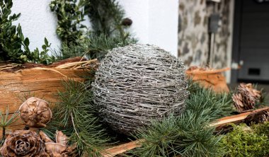 Bir dağ kasabasında Noel süsü