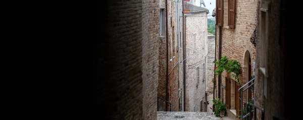 Typisk italiensk gammal medeltida stad — Stockfoto