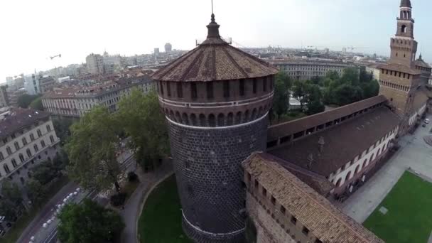 スフォルツァガルダ城レンガ塔の映像 — ストック動画