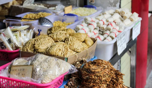 Chinese typische vis en levende dieren markt — Stockfoto