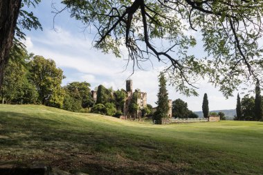 Perili kale, Avrupa 'da çekilmiş bir fotoğraf.