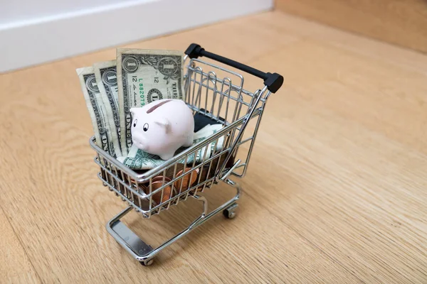 Happy Piggy Bank Shopping Cart Full Dollars — ストック写真