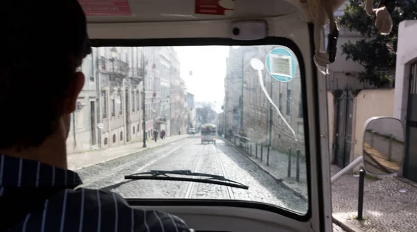人力車でリスボン市内を旅する — ストック写真