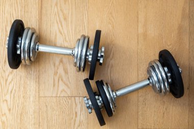 Ev aletlerinde spor salonu; sağlık ve eğitim kavramları