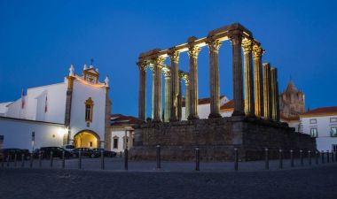 Evora, bağlantı noktası gece Templo Romano Roma Tapınağı