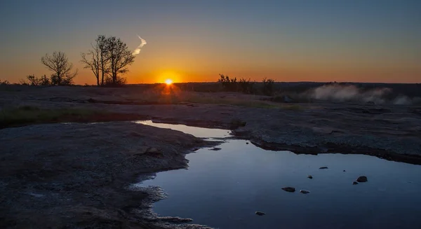 Belo nascer do sol laranja na montanha da Arábia, Geórgia — Fotografia de Stock