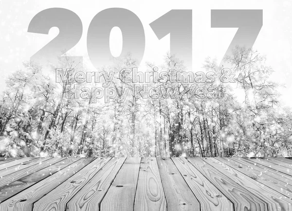 Dřevo stolu na zimní stromy s pozadím efekt sníh s — Stock fotografie