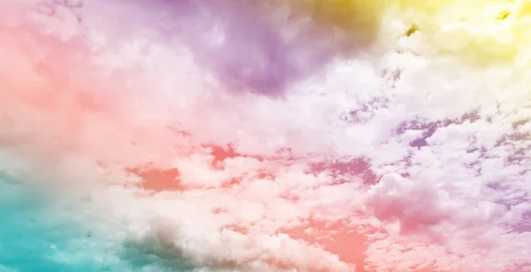 天空和云彩五颜六色梯度自然背景 — 图库照片