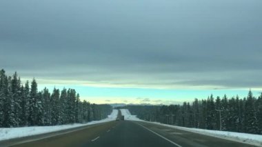 Kış ülke yan yolda sürüş