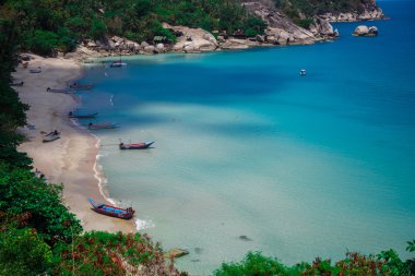 Dalgalar ile deniz manzarası